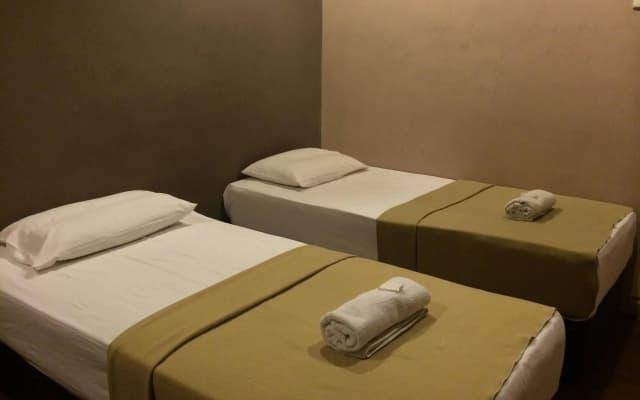 Maju Point Hotel - photo 2