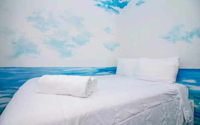 The High Tide Studio #6 Studio Bedroom Hotel Room by Redawning - photo 3