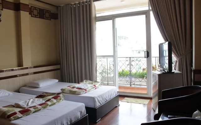Bee Saigon Hotel - photo 2