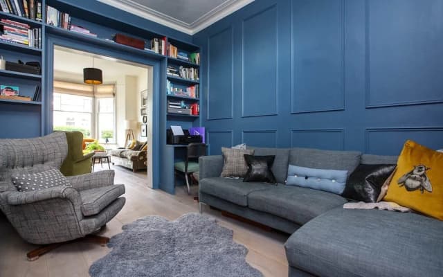 Queen's Park Family Home - photo 2