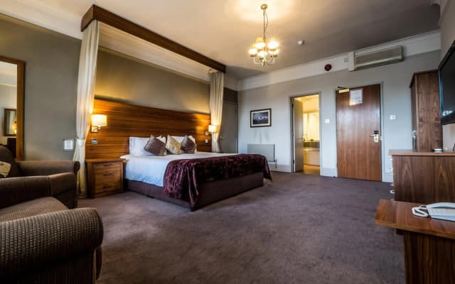 The Bridge Hotel Greenford - photo 2