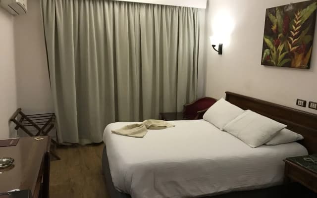 Royal Marshal Hotel - photo 2