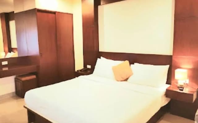 Lucky Inn Residency - photo 2