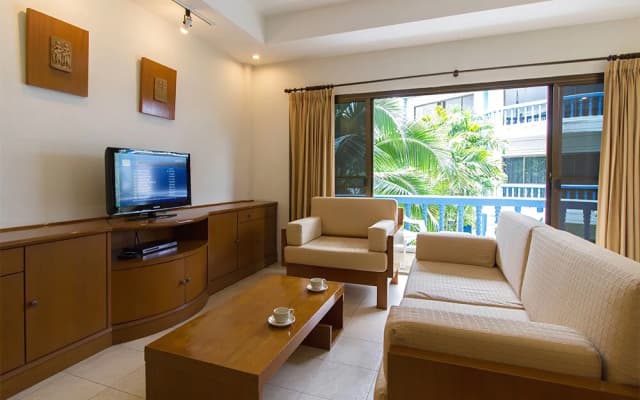 The Club Residence by Alexanders - photo 2