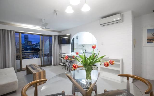 1 BR Park Breathtaking Sydney Skyline - photo 5