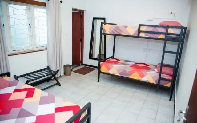 Tuk Tuk Hostels - photo 3