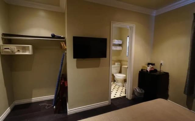 Trylon Hotel - photo 4