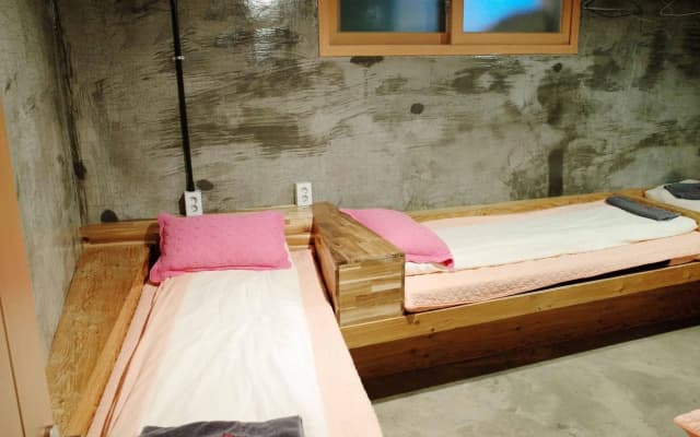 Bong Backpackers - photo 2
