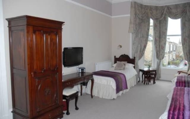 Gifford House - photo 2