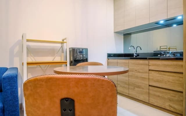 Best Homey And Nice 1Br At Ciputra World 2 Apartment - photo 4