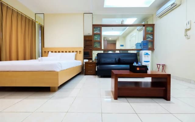 Simply Spacious Studio Room at City Home Apartment near Kelapa Gading - photo 3