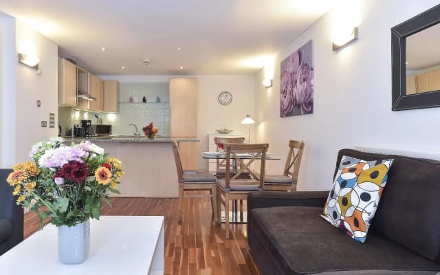 Farringdon Apartments - photo 2
