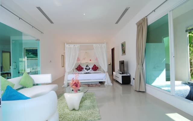 Grand Bleu Ocean View Pool Suite - photo 4