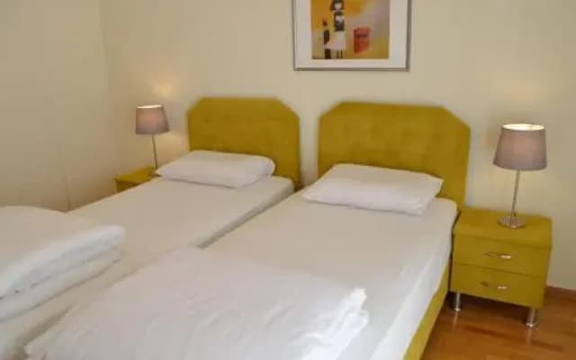 Flat 4 bedrooms 1 bathroom - Athens - photo 4