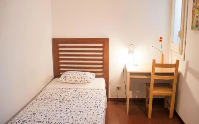 Sweet BCN Three Bedroom Apartment - photo 2