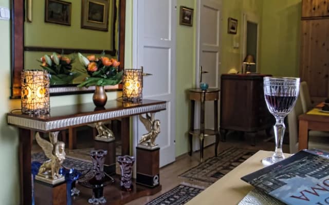 Stunning 2 Double Bedroom Apartment In The Centre Of Budapest - photo 2