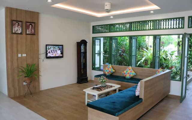 The Greenery Hotel - photo 2