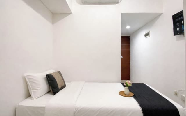 Basic Look Studio Apartment At Vittoria Residence - photo 4