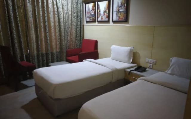 Hotel Krishna Plaza - photo 5