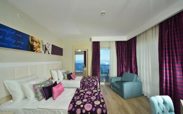 Azura Deluxe Resort & Spa - photo 5
