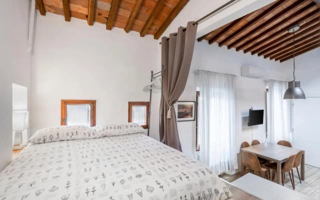 Florence Star Apartment - photo 2