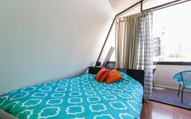 Melbourne Skyline Suite CBD with views - photo 2
