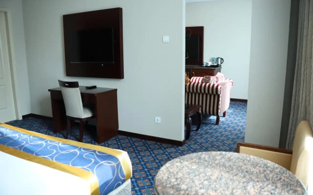 Ramee Guestline Hotel Qurum - photo 4
