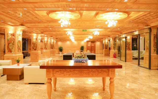 Phu Long Tam Ky Hotel & Restaurant - photo 2