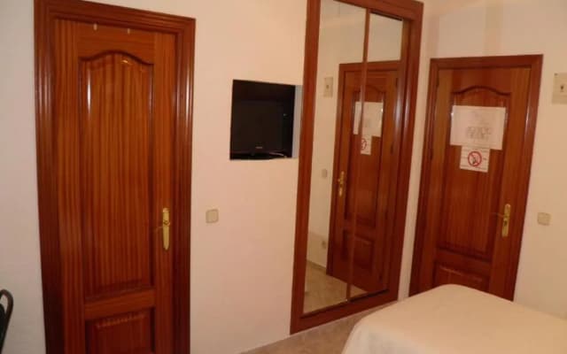 Hostal Angelines - photo 5