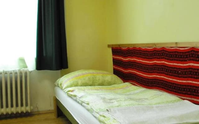 Mogyorodi Hostel - photo 2