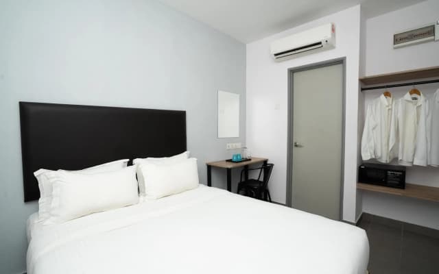 B Lot Hotel - photo 4