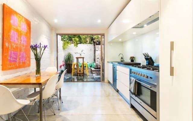 Darling Harbour Modern 2 Bedroom Terrace - photo 5