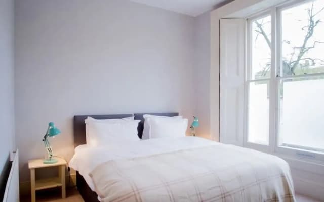 Elgin Crescent Apartment - photo 5