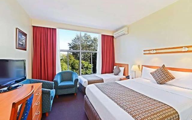 Comfort Inn North Shore Hotel - photo 2