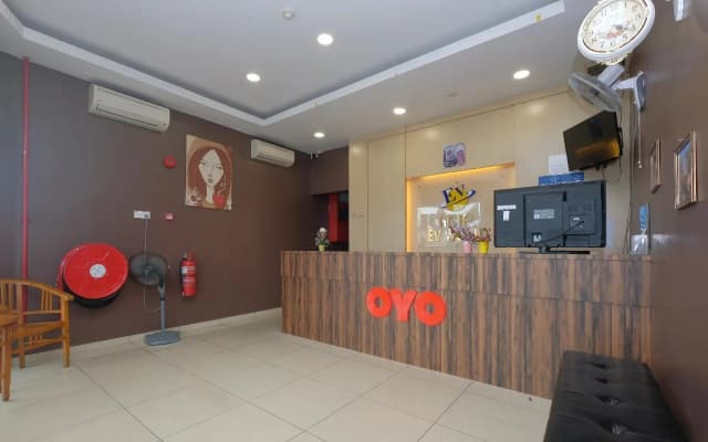 OYO 89493 Q Hotel Mentakab - photo 2