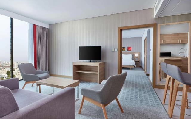 Hilton Garden Inn Muscat Al Khuwair Hotel - photo 4