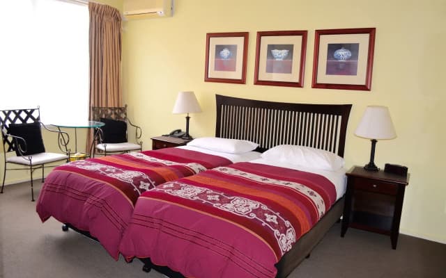 Knightsbridge Apartments - photo 3