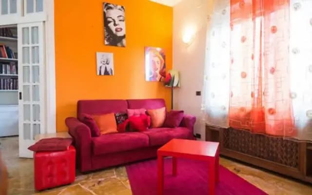 Violet Holiday's House - photo 3