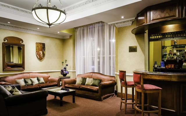 Hotel Henry VIII - photo 2