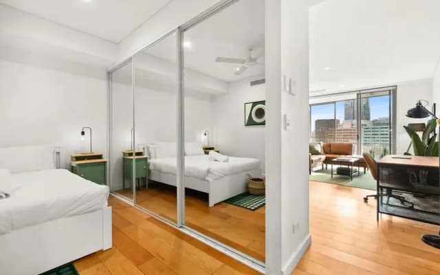 Central Charming 2 Bedrooms With Balcony Aircon - photo 2