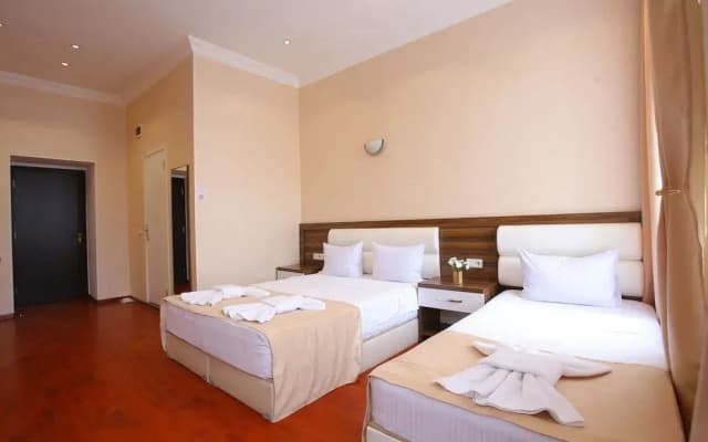 Hotel Aristocrat - photo 3