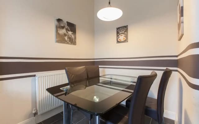2 Bedroom Central Apartment - photo 5