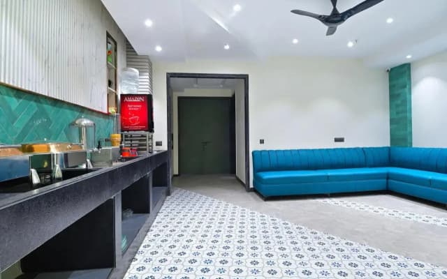 HOTEL UPTOWN - Luxury Restaurant & Rooftop Near Connaught Place - photo 4