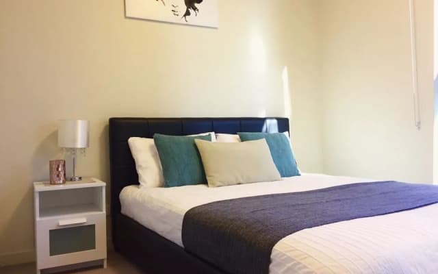 Sunshine Suites Apartment On Collins - photo 4