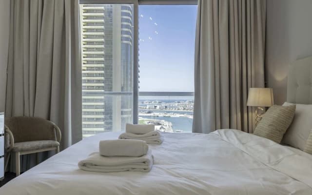 Sleek & Serene Apartment w/ Stunning Marina Views - photo 4