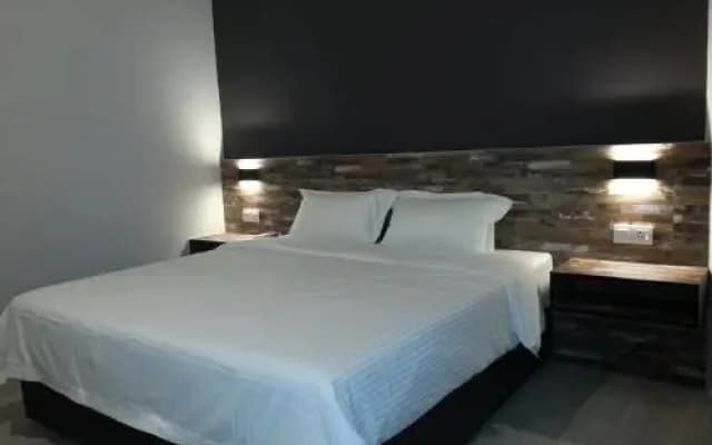 L Hotel - photo 4