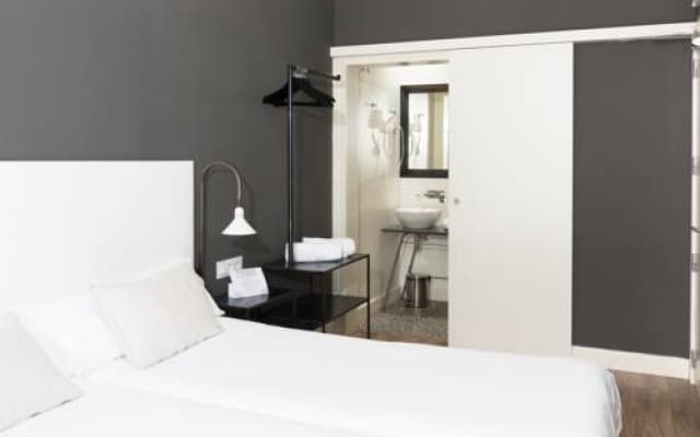 Hostal Two Pillows - photo 3