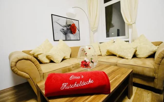 Cozy 2BR Apartment Near Augarten - photo 5