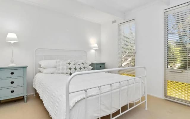 Classic Beach House With Tree Top Views - photo 2