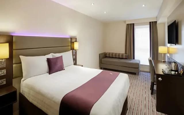 Premier Inn Chessington - photo 5